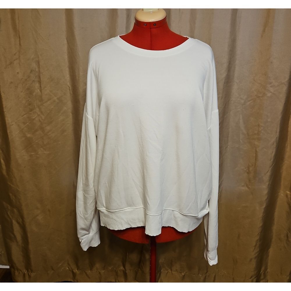 STYLUS Super SOFT White Long Sleeve Sweatshirt
